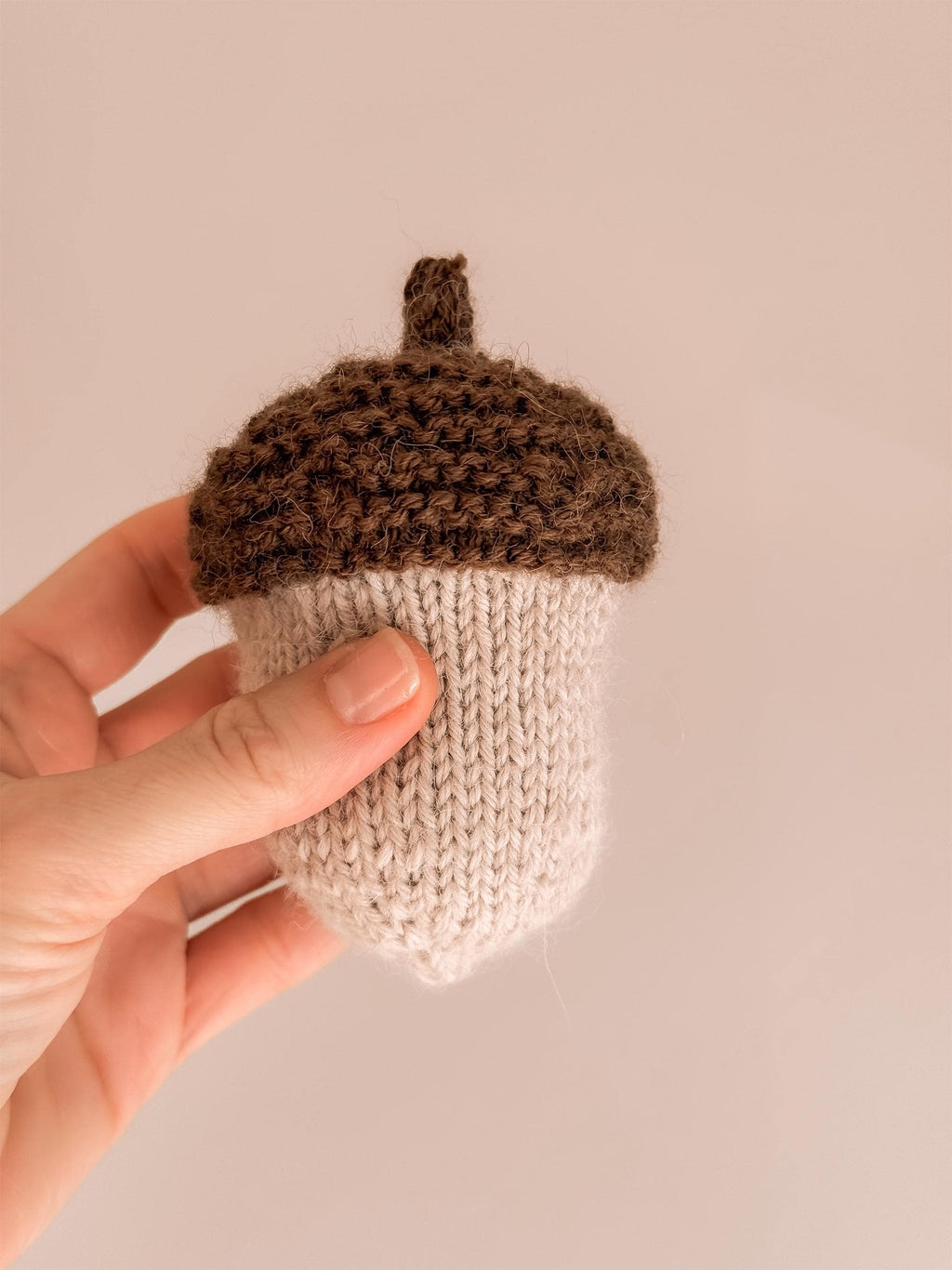 Little Acorn – Knitted Acorns in 2 Sizes