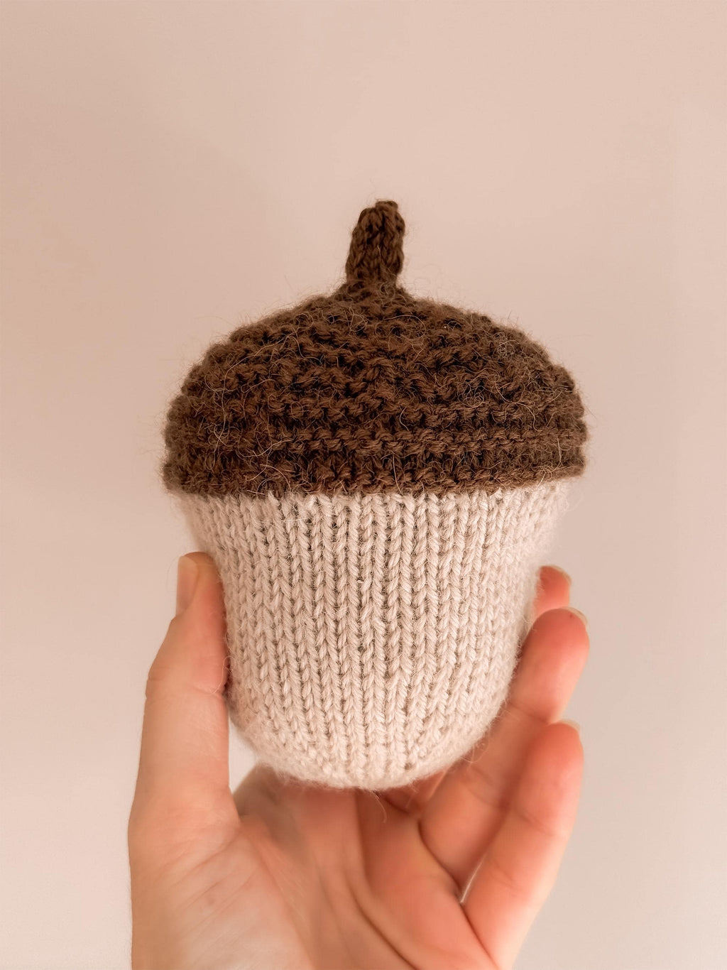 Little Acorn – Knitted Acorns in 2 Sizes