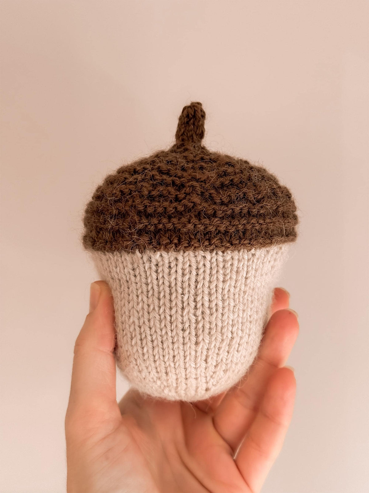 Little Acorn – Knitted Acorns in 2 Sizes